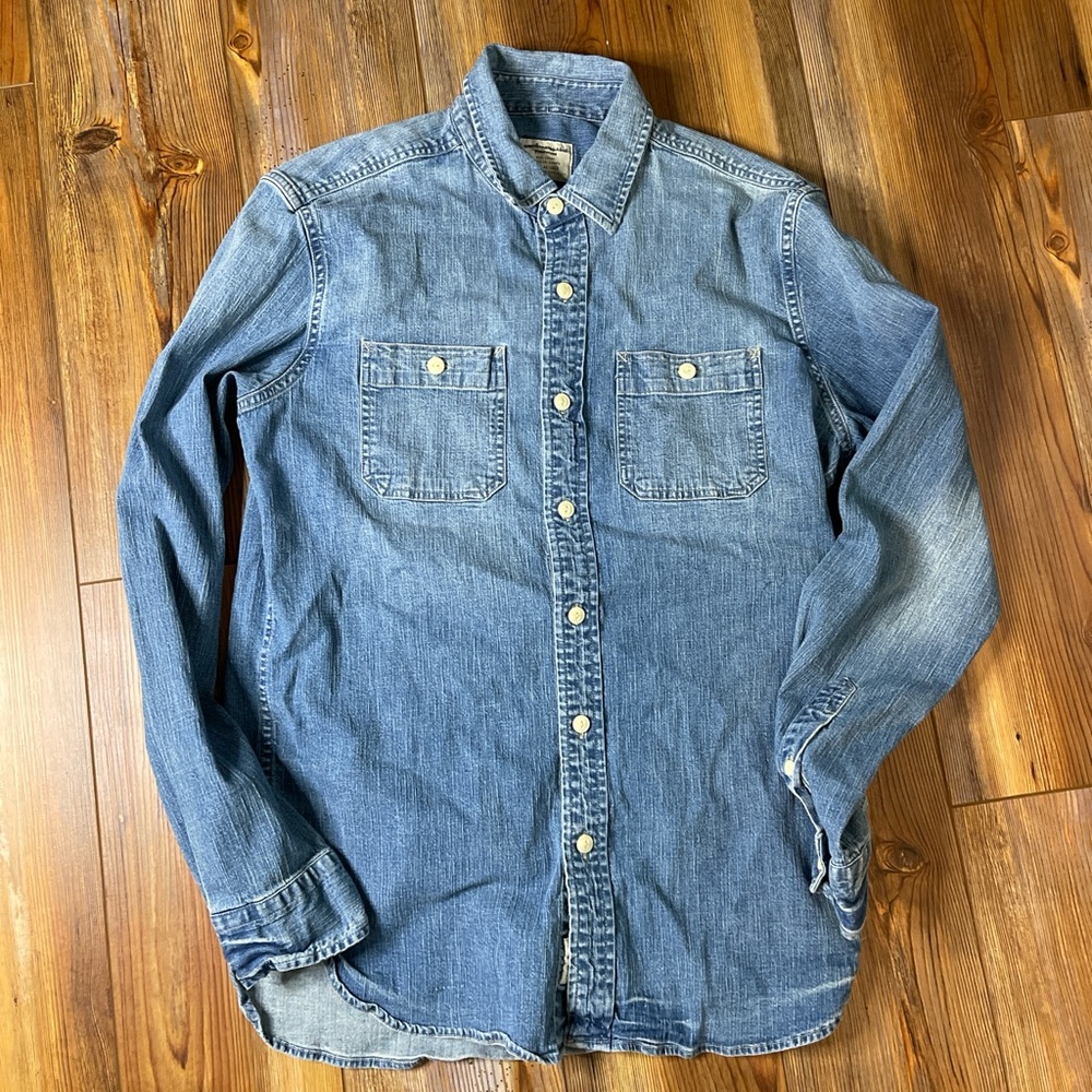 American Eagle Vintage Denim Blue Button Down Small S